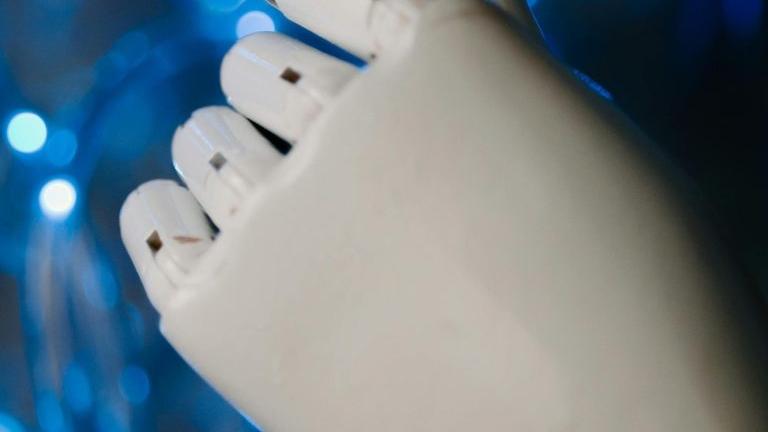 Lenovo AI Revenue Surges While Microsoft and Anthropic Hold Chip Talks