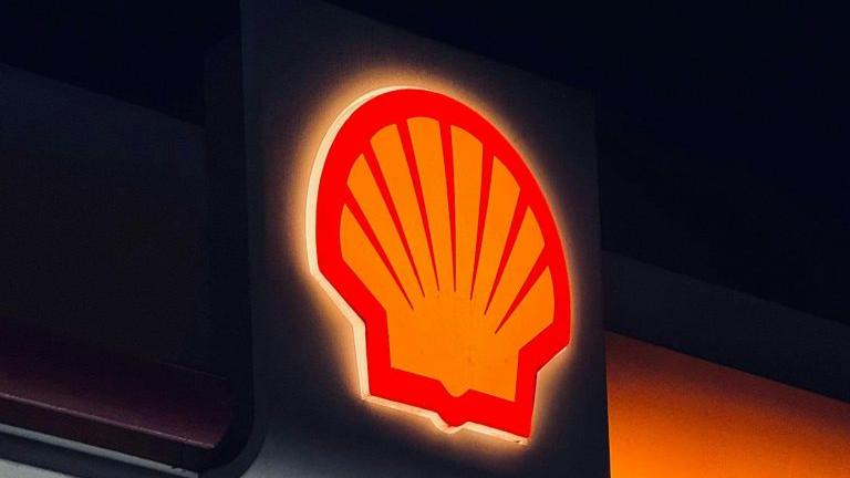 The Dual Face of Crisis: Shell and Wind Giants Surge Amid Global Energy Upheaval