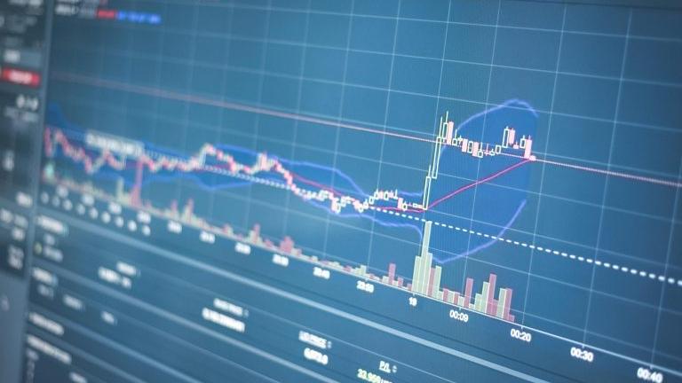 Tech Stock Valuations Hit 7-Year Lows Amid AI Boom and Global Hardware Supply Pressures