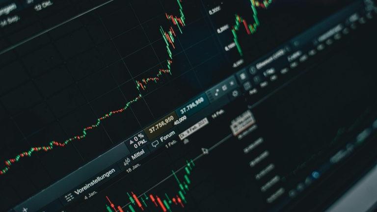 AI Networking Supercycle: Cisco Rally Pushes Dow Above 50,000